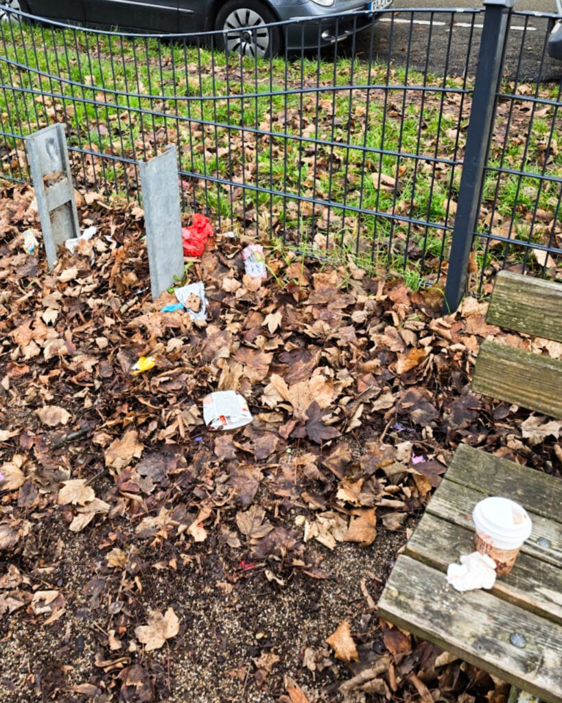 Vermüllung des Spielplatzes Murgstraße Rastatt