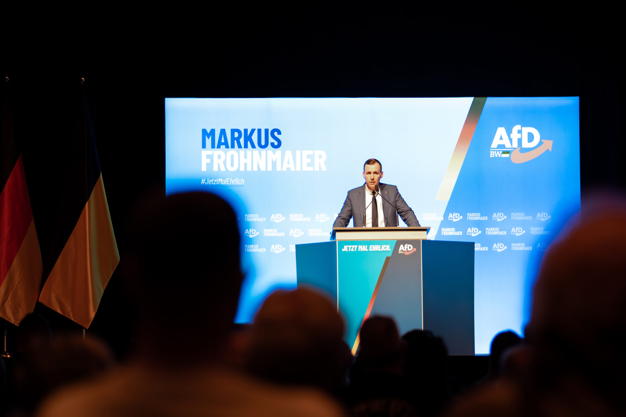Philipp Helber (AfD) aus dem Wahlkreis Rastatt in der BadnerHalle in Rastatt.